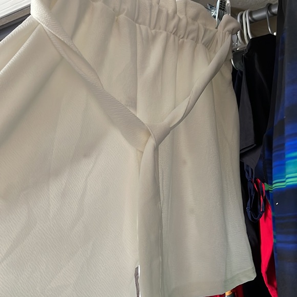 White Pearl Shorts - Picture 3 of 3